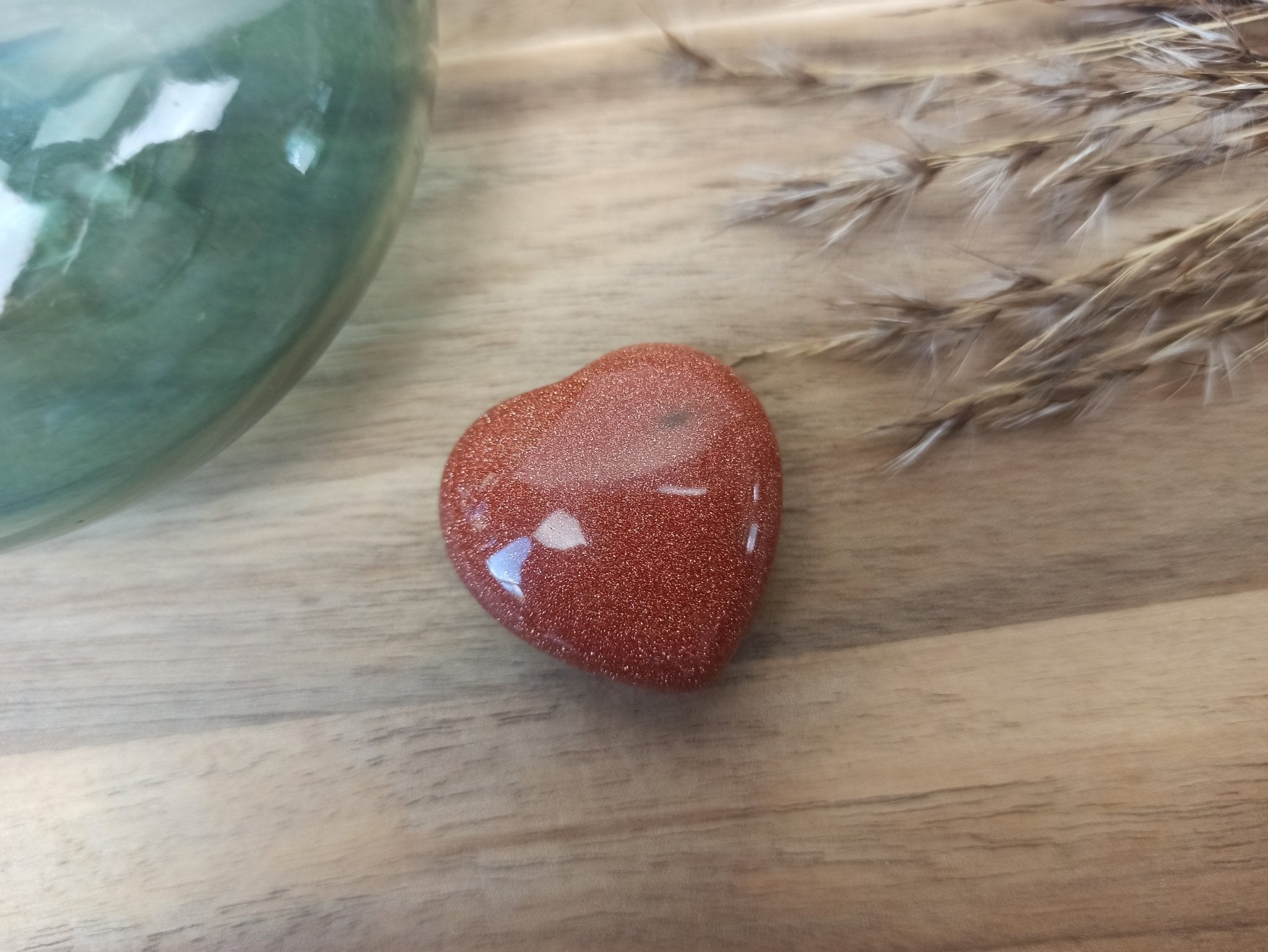 Goudstroom hart | 3 cm – curated crystal by Marga Jacobs | rust, symboliek en intuïtieve zelfzorg