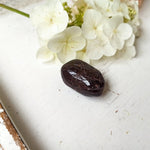 Granaat trommelstenen – curated crystal by Marga Jacobs | rust, symboliek en intuïtieve zelfzorg