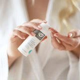 Green People Scent Free Hydrating Calming Serum – curated crystal by Marga Jacobs | rust, symboliek en intuïtieve zelfzorg