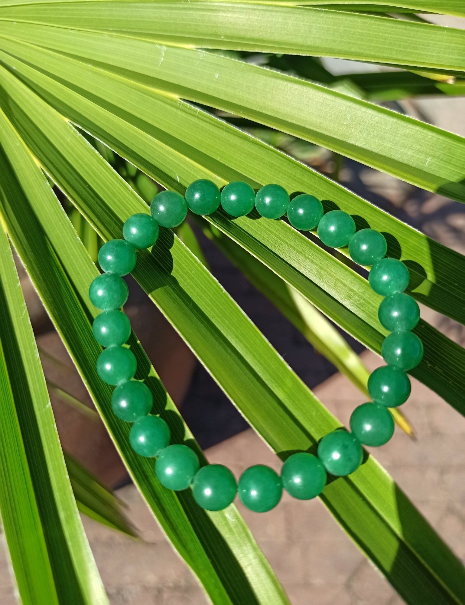 Groene agaat edelsteen armband | 8 mm – curated crystal by Marga Jacobs | rust, symboliek en intuïtieve zelfzorg