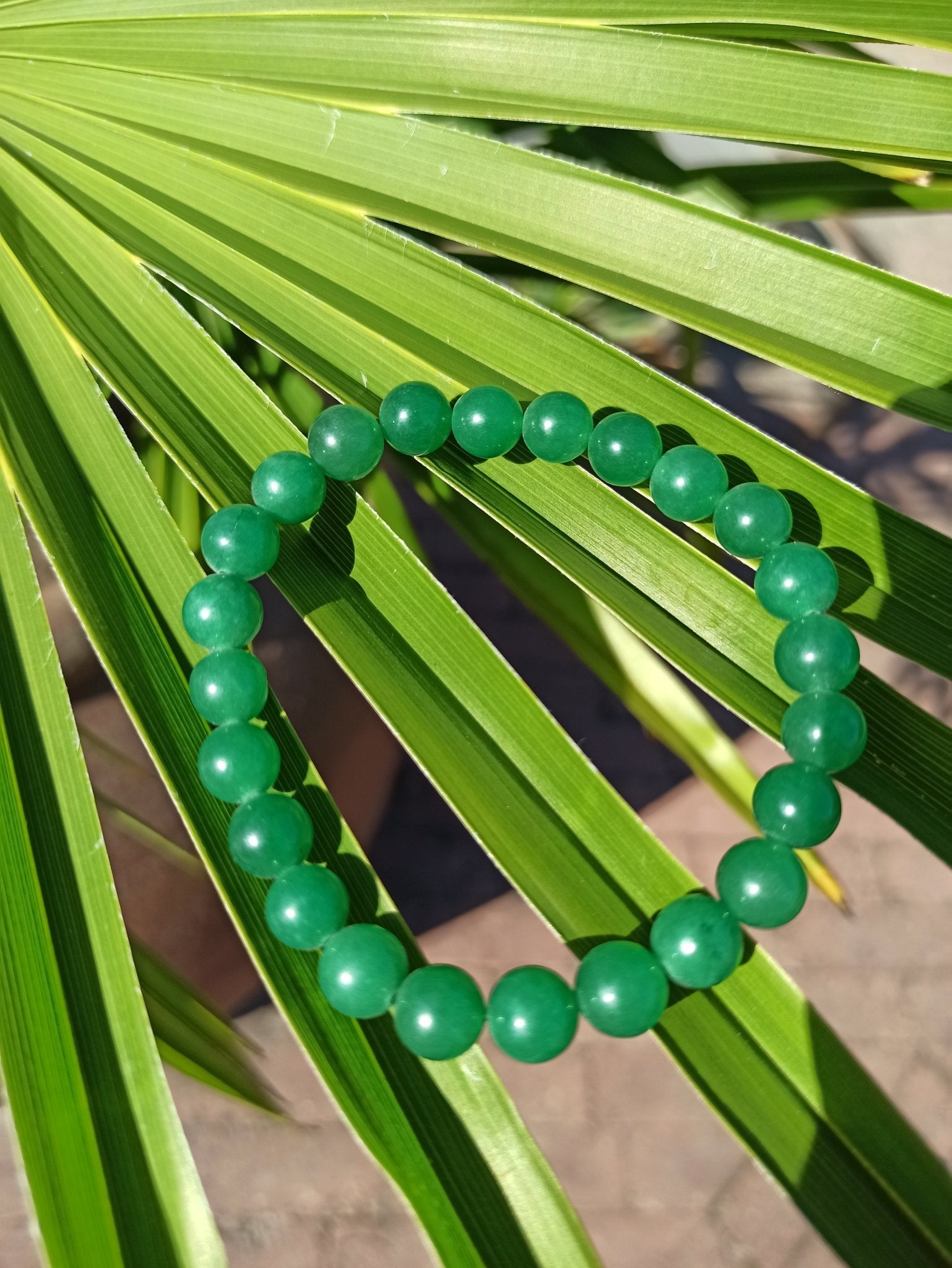 Groene agaat edelsteen armband | 8 mm – curated crystal by Marga Jacobs | rust, symboliek en intuïtieve zelfzorg