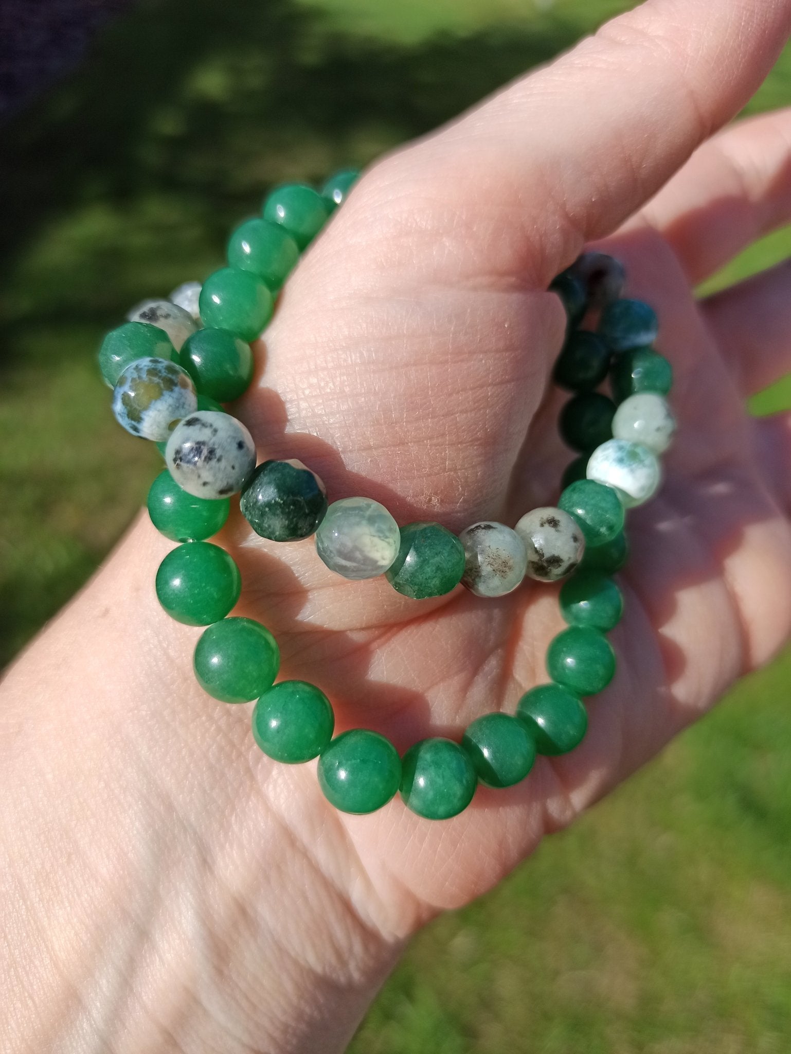 Groene agaat edelsteen armband | 8 mm – curated crystal by Marga Jacobs | rust, symboliek en intuïtieve zelfzorg