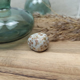 Groene granaat trommelstenen – curated crystal by Marga Jacobs | rust, symboliek en intuïtieve zelfzorg