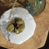 Groene Opaal trommelstenen – curated crystal by Marga Jacobs | rust, symboliek en intuïtieve zelfzorg