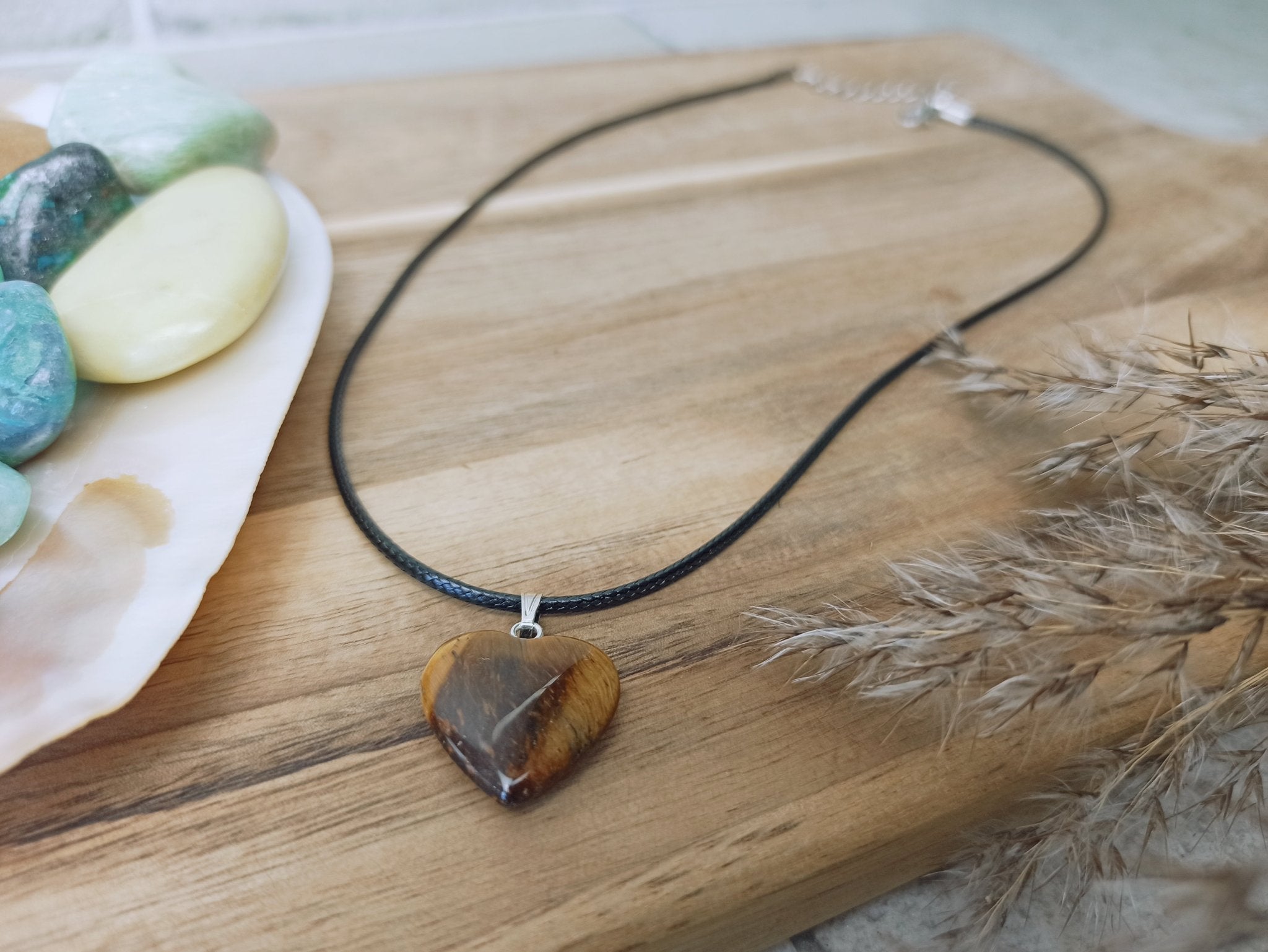 Halsketting zwart koord met verlengketting – curated crystal by Marga Jacobs | rust, symboliek en intuïtieve zelfzorg