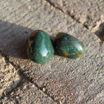 Heliotroop (Bloedsteen) trommelstenen – curated crystal by Marga Jacobs | rust, symboliek en intuïtieve zelfzorg