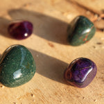 Heliotroop (Bloedsteen) trommelstenen – curated crystal by Marga Jacobs | rust, symboliek en intuïtieve zelfzorg