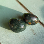 Heliotroop (Bloedsteen) trommelstenen – curated crystal by Marga Jacobs | rust, symboliek en intuïtieve zelfzorg