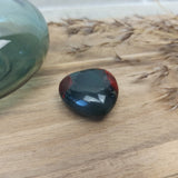 Heliotroop hart | 3 cm – curated crystal by Marga Jacobs | rust, symboliek en intuïtieve zelfzorg