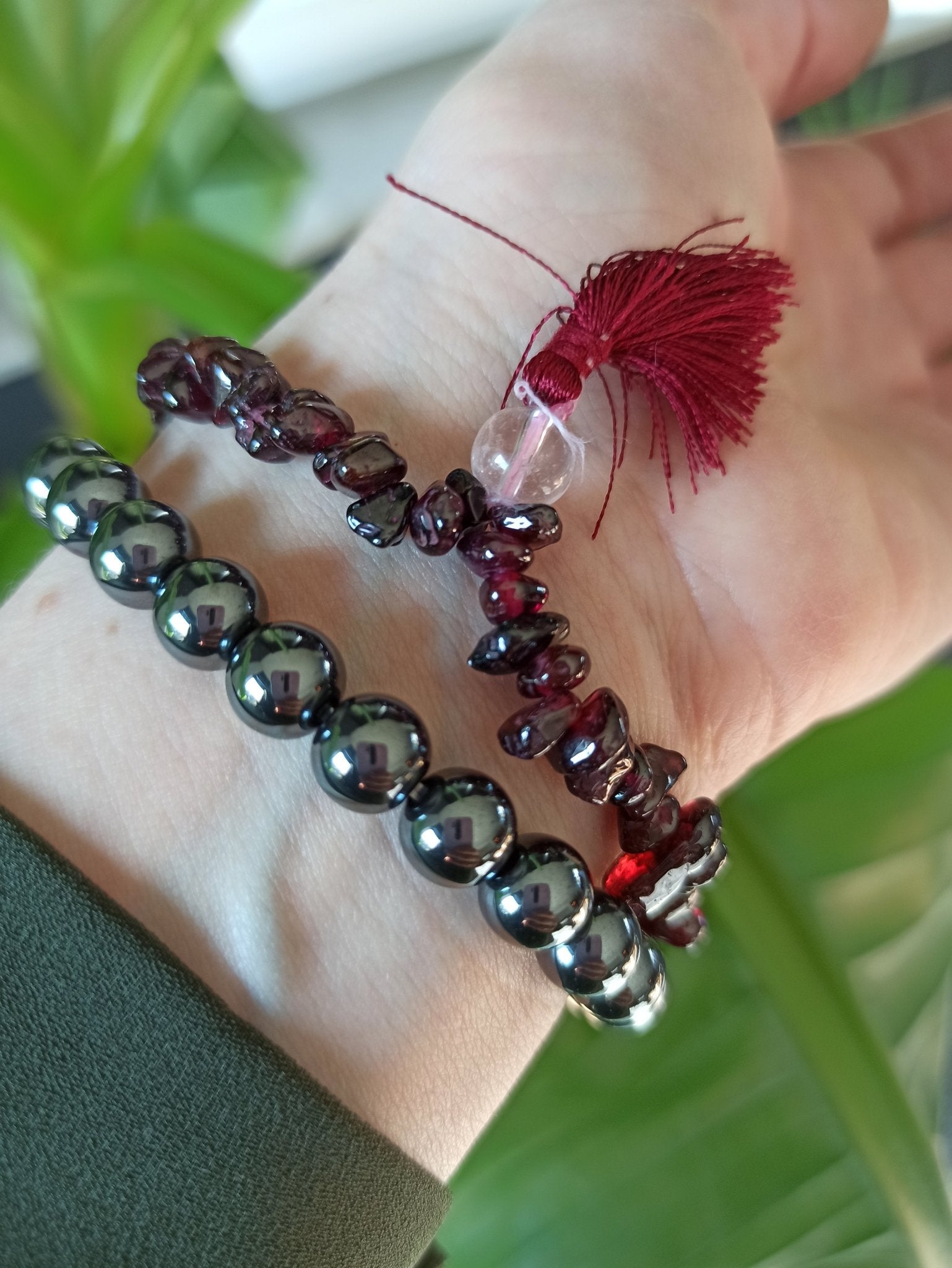 Hematiet edelsteen armband | 8 mm – curated crystal by Marga Jacobs | rust, symboliek en intuïtieve zelfzorg