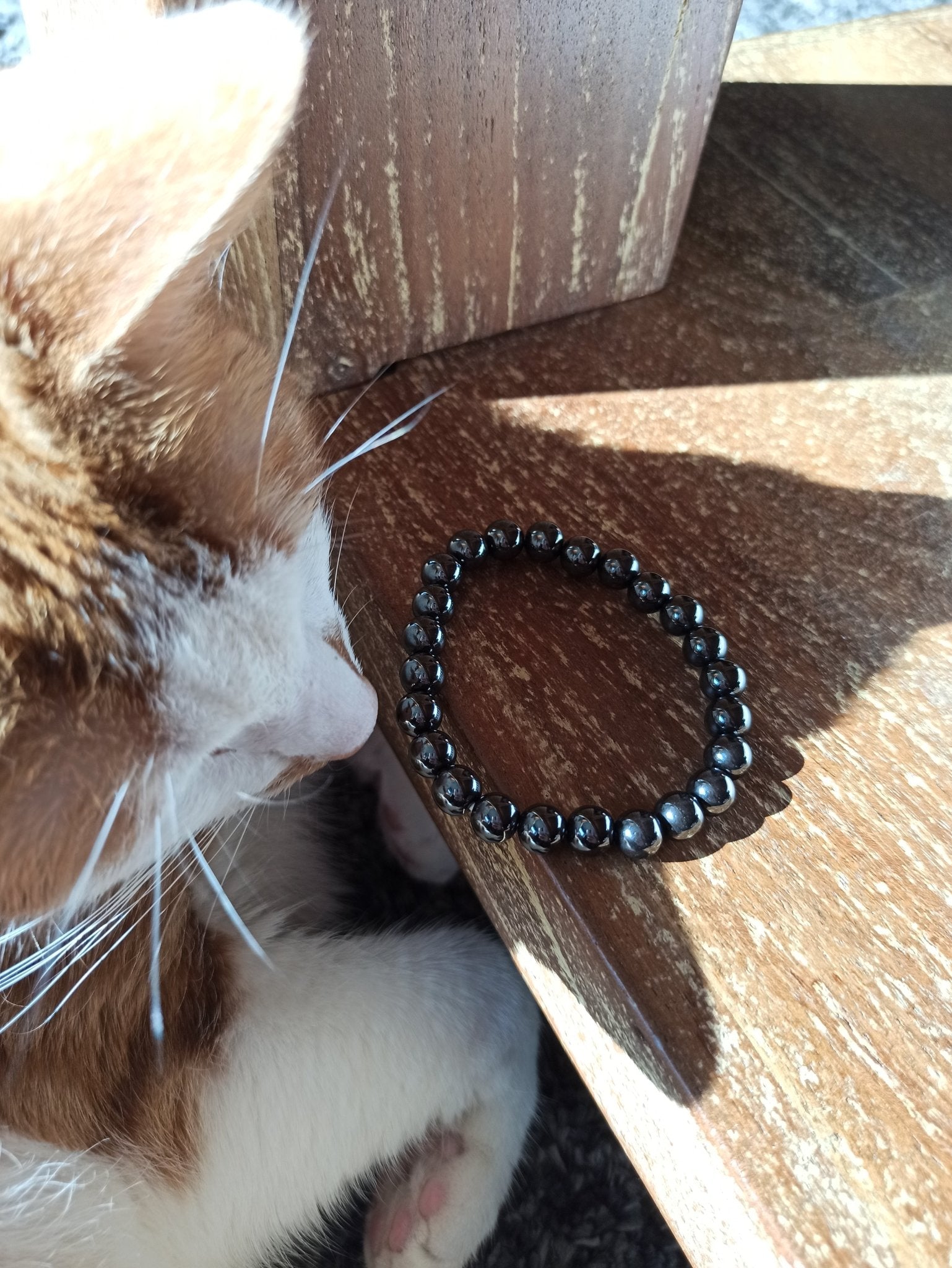 Hematiet edelsteen armband | 8 mm – curated crystal by Marga Jacobs | rust, symboliek en intuïtieve zelfzorg