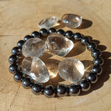 Hematiet edelsteen armband | 8 mm – curated crystal by Marga Jacobs | rust, symboliek en intuïtieve zelfzorg