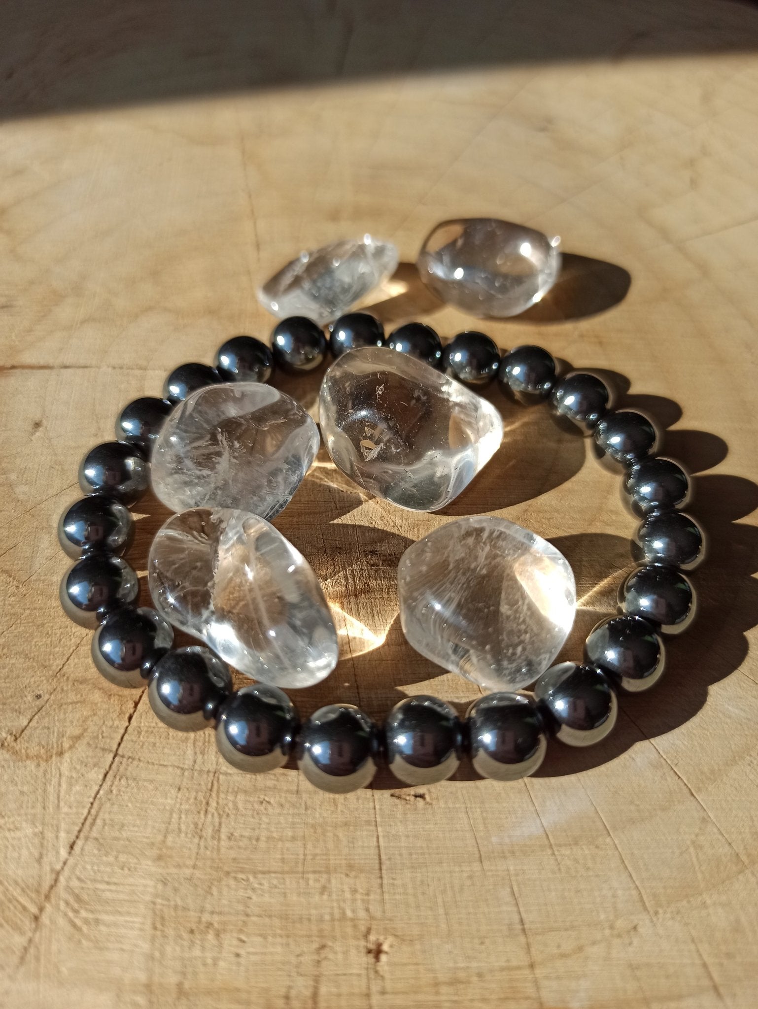Hematiet edelsteen armband | 8 mm – curated crystal by Marga Jacobs | rust, symboliek en intuïtieve zelfzorg
