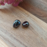 Hematiet trommelstenen – curated crystal by Marga Jacobs | rust, symboliek en intuïtieve zelfzorg