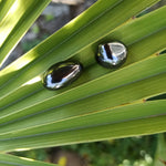 Hematiet trommelstenen – curated crystal by Marga Jacobs | rust, symboliek en intuïtieve zelfzorg