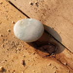 Hemimorfiet handstenen – curated crystal by Marga Jacobs | rust, symboliek en intuïtieve zelfzorg