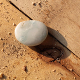 Hemimorfiet handstenen – curated crystal by Marga Jacobs | rust, symboliek en intuïtieve zelfzorg