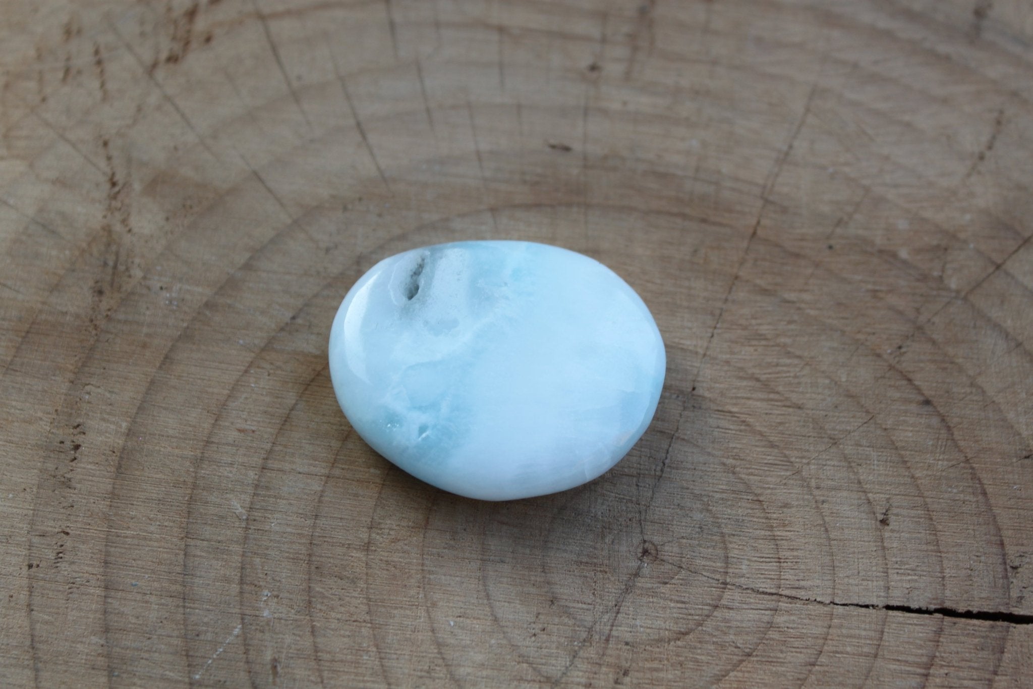 Hemimorfiet handstenen – curated crystal by Marga Jacobs | rust, symboliek en intuïtieve zelfzorg