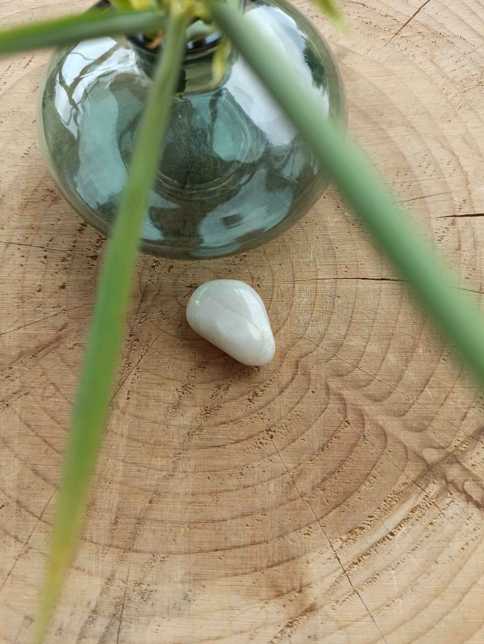 Hiddeniet trommelstenen – curated crystal by Marga Jacobs | rust, symboliek en intuïtieve zelfzorg