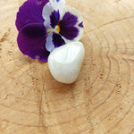 Hiddeniet trommelstenen – curated crystal by Marga Jacobs | rust, symboliek en intuïtieve zelfzorg