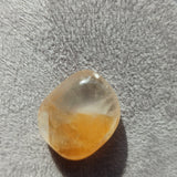 Honing Calciet trommelstenen – curated crystal by Marga Jacobs | rust, symboliek en intuïtieve zelfzorg