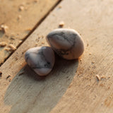 Howliet trommelstenen – curated crystal by Marga Jacobs | rust, symboliek en intuïtieve zelfzorg