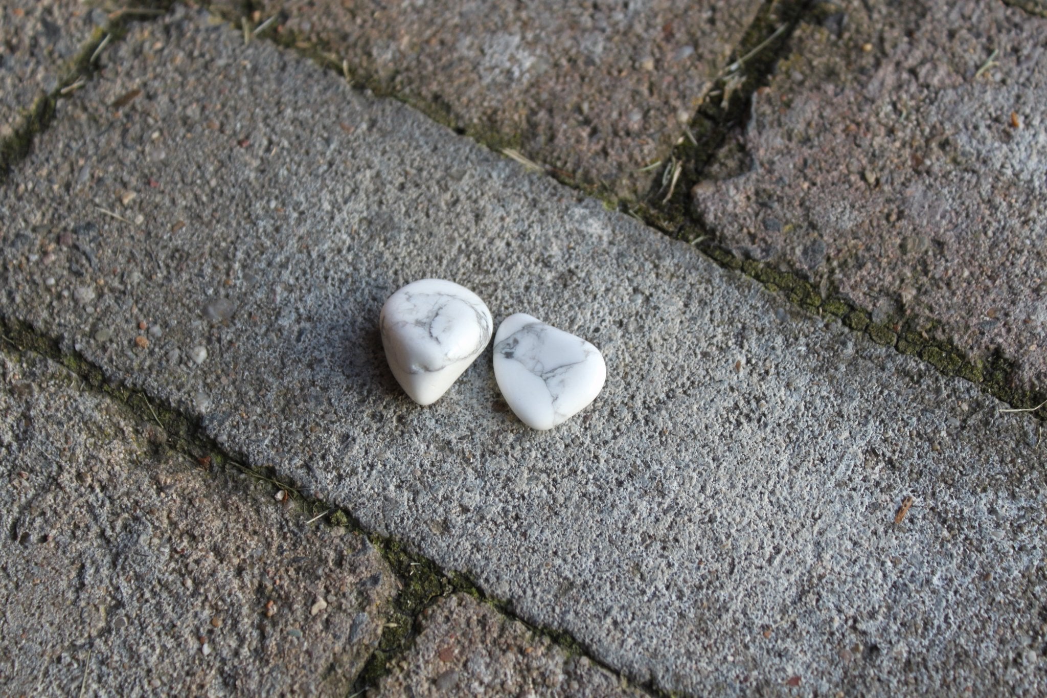 Howliet trommelstenen – curated crystal by Marga Jacobs | rust, symboliek en intuïtieve zelfzorg