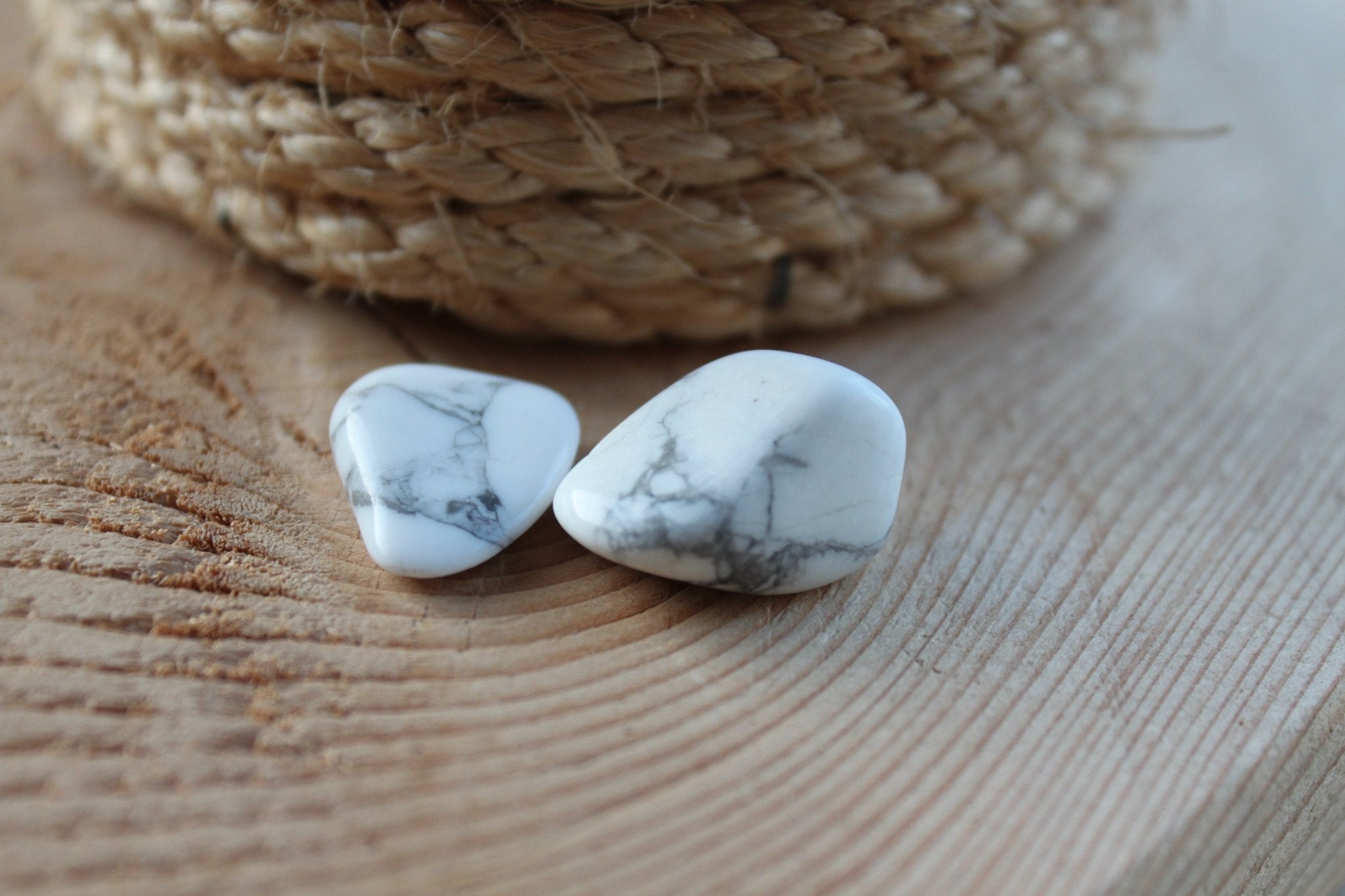 Howliet trommelstenen – curated crystal by Marga Jacobs | rust, symboliek en intuïtieve zelfzorg
