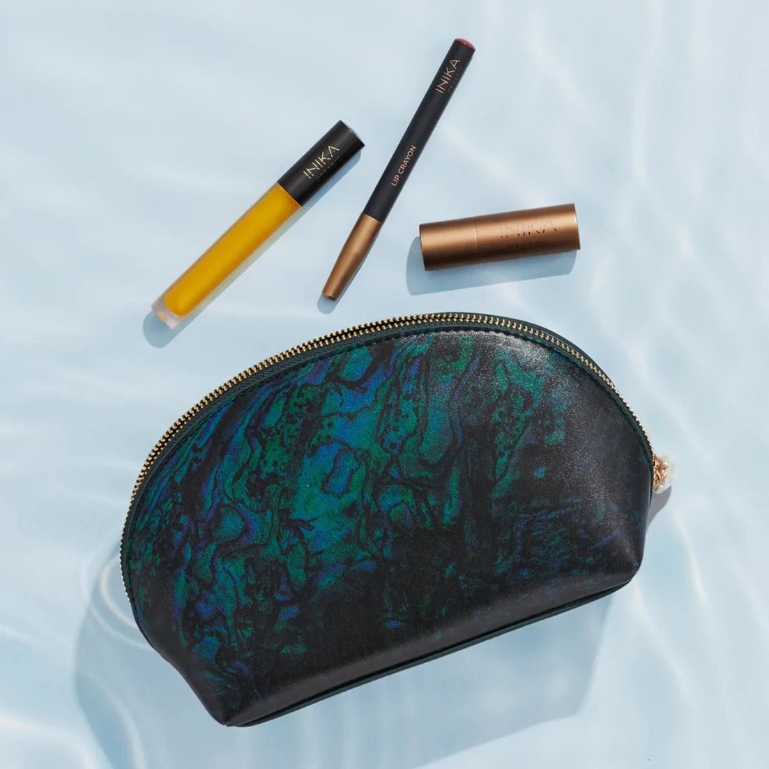 INIKA Organic Coral Coast Lip Trio – curated crystal by Marga Jacobs | rust, symboliek en intuïtieve zelfzorg