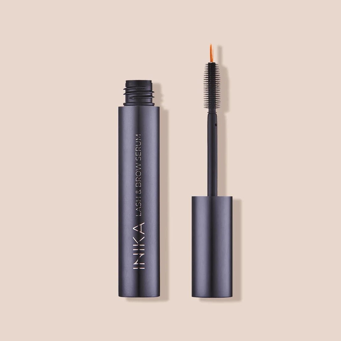 INIKA Organic Lash & Brow Serum – curated crystal by Marga Jacobs | rust, symboliek en intuïtieve zelfzorg