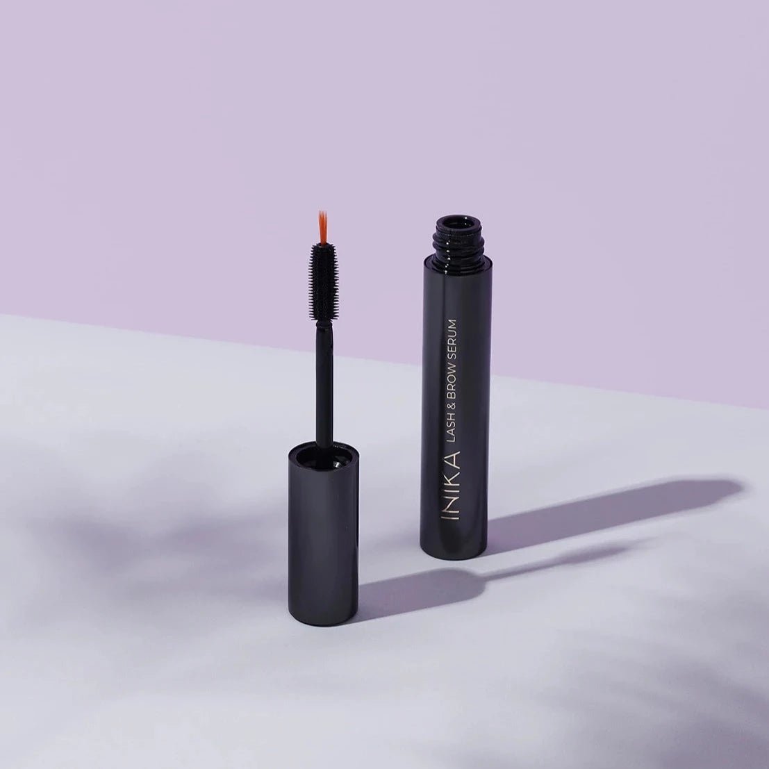 INIKA Organic Lash & Brow Serum – curated crystal by Marga Jacobs | rust, symboliek en intuïtieve zelfzorg