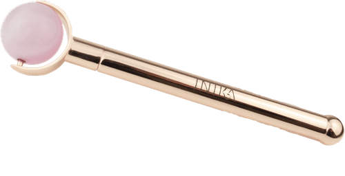 INIKA Rose Crystal Quartz Roller – curated crystal by Marga Jacobs | rust, symboliek en intuïtieve zelfzorg