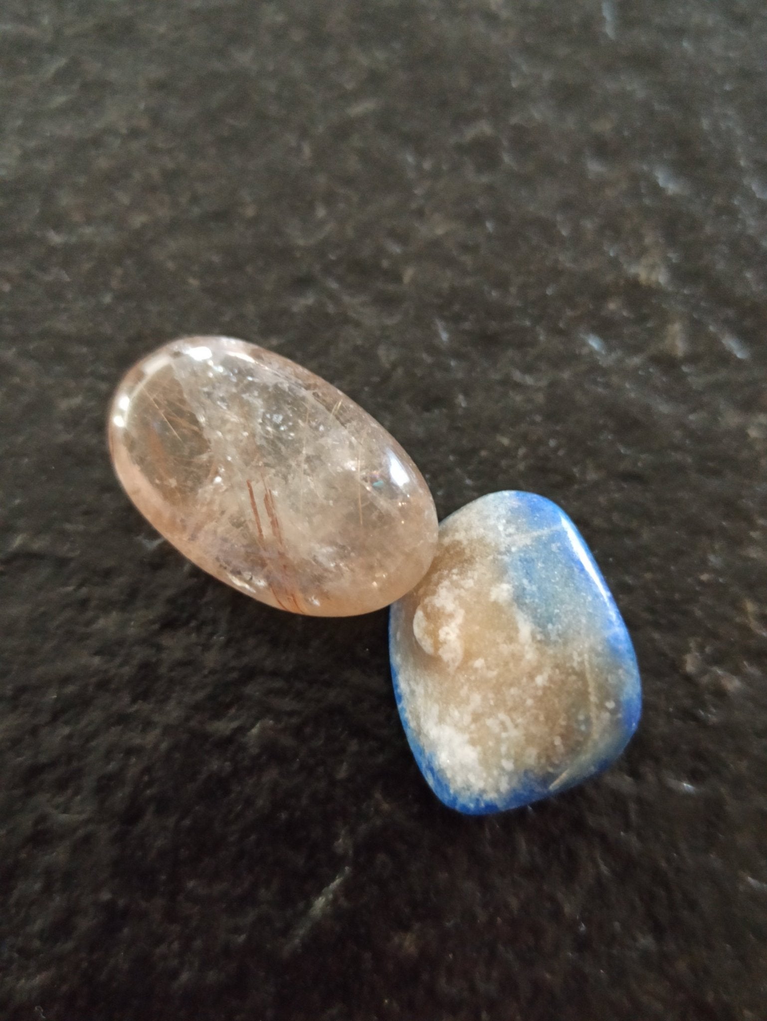 Inspiratie edelsteenwaterset – curated crystal by Marga Jacobs | rust, symboliek en intuïtieve zelfzorg