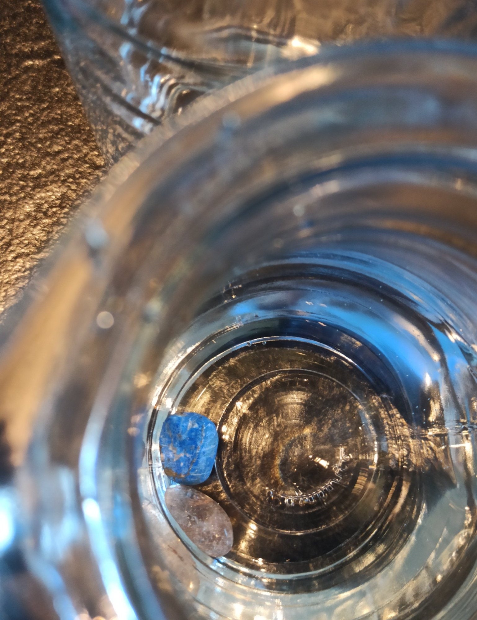 Inspiratie edelsteenwaterset – curated crystal by Marga Jacobs | rust, symboliek en intuïtieve zelfzorg