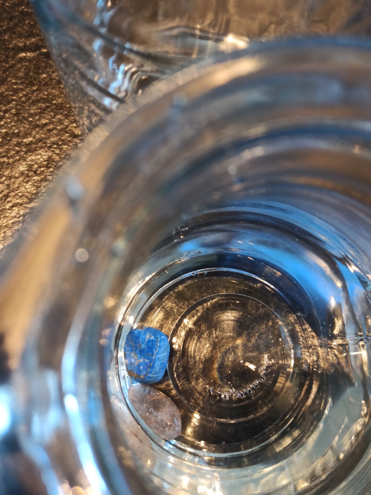 Inspiratie edelsteenwaterset – curated crystal by Marga Jacobs | rust, symboliek en intuïtieve zelfzorg