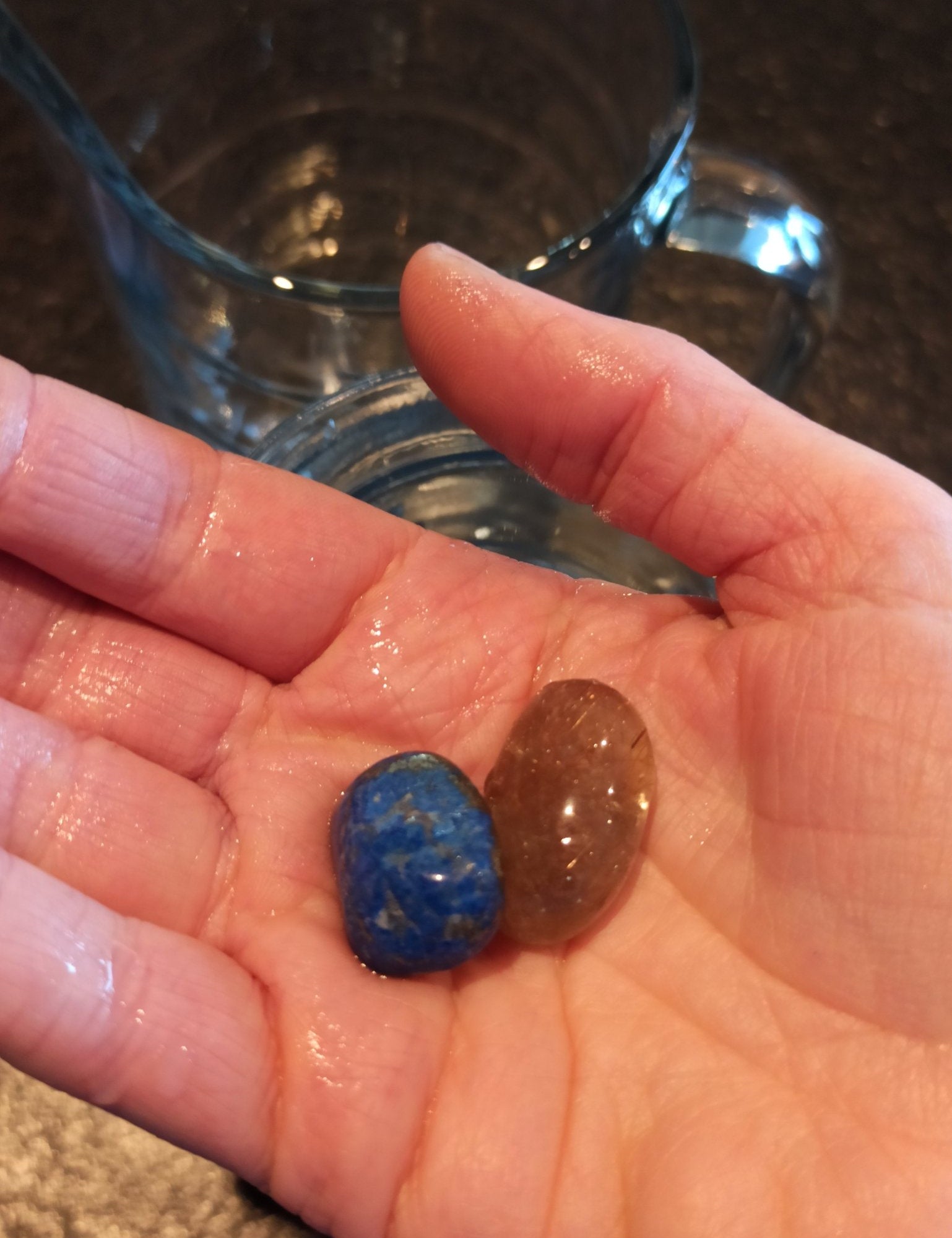 Inspiratie edelsteenwaterset – curated crystal by Marga Jacobs | rust, symboliek en intuïtieve zelfzorg