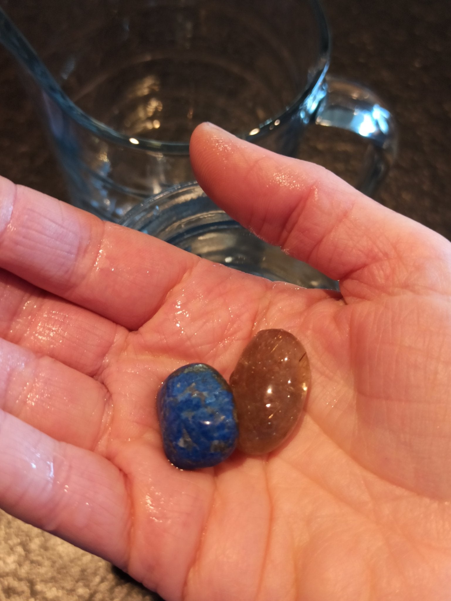 Inspiratie edelsteenwaterset – curated crystal by Marga Jacobs | rust, symboliek en intuïtieve zelfzorg