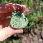 Jade trommelstenen – curated crystal by Marga Jacobs | rust, symboliek en intuïtieve zelfzorg