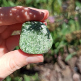 Jade trommelstenen – curated crystal by Marga Jacobs | rust, symboliek en intuïtieve zelfzorg