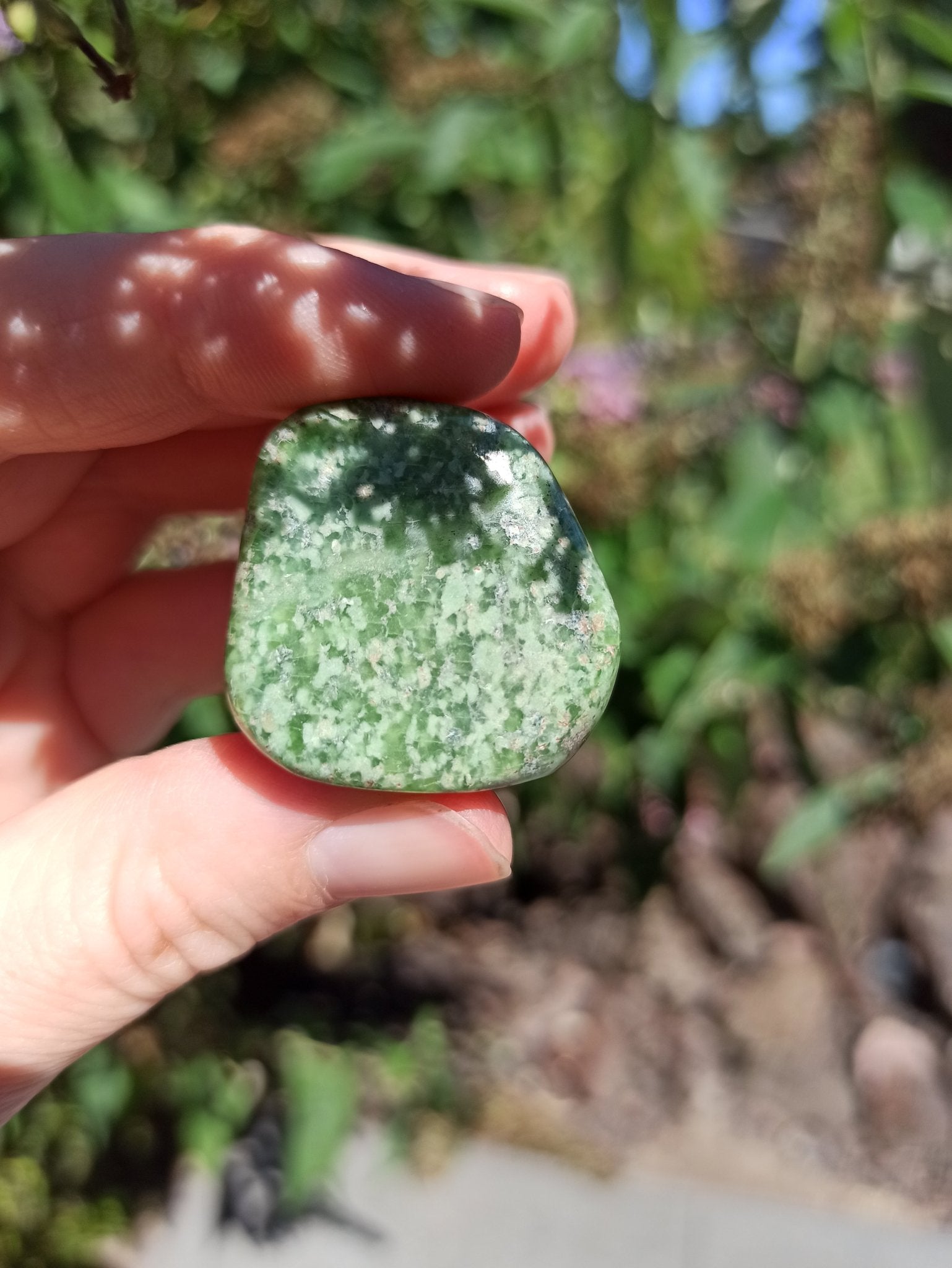 Jade trommelstenen – curated crystal by Marga Jacobs | rust, symboliek en intuïtieve zelfzorg