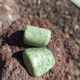 Jade trommelstenen – curated crystal by Marga Jacobs | rust, symboliek en intuïtieve zelfzorg