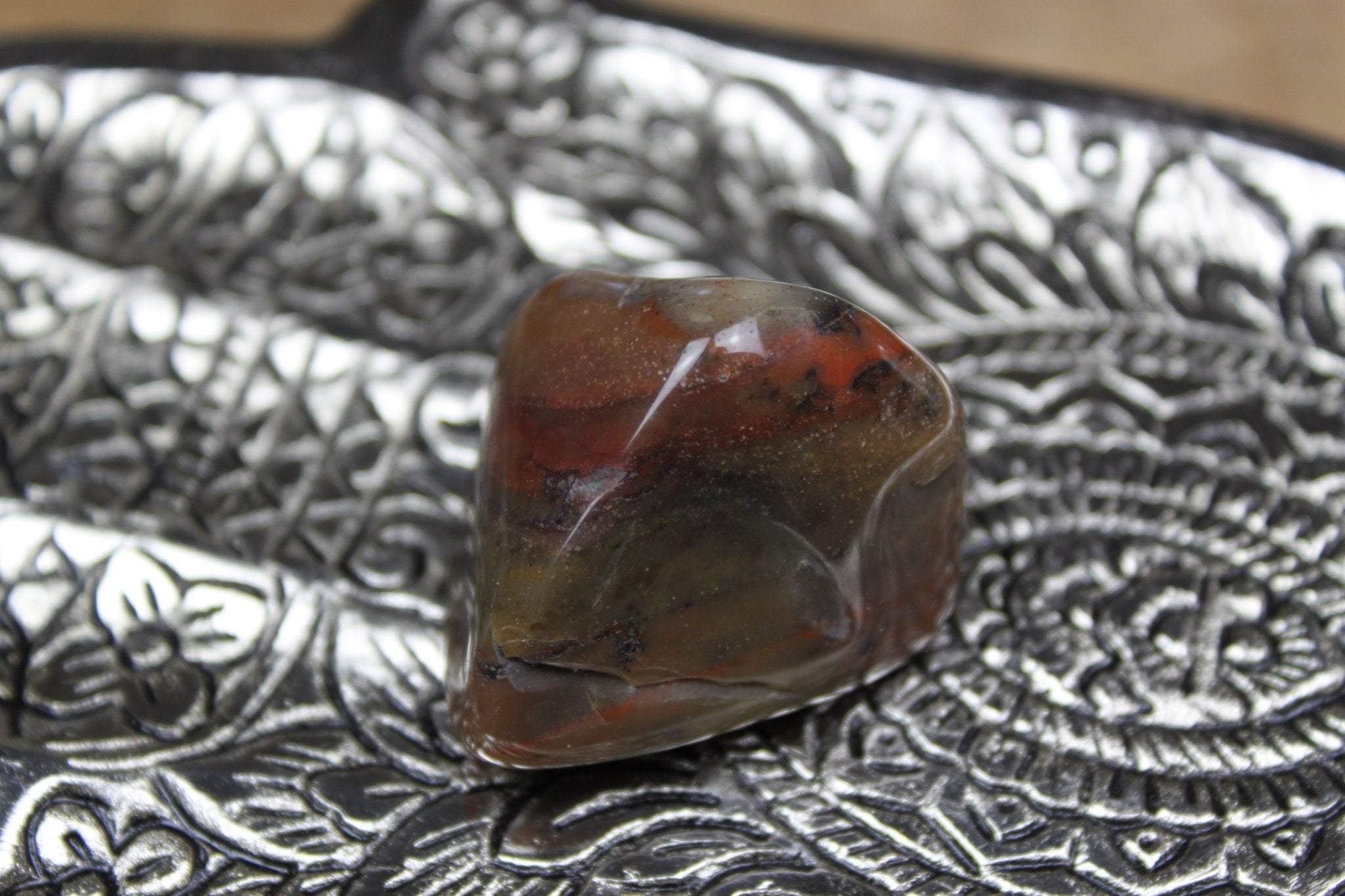 Jaspis trommelstenen – curated crystal by Marga Jacobs | rust, symboliek en intuïtieve zelfzorg