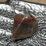 Jaspis trommelstenen – curated crystal by Marga Jacobs | rust, symboliek en intuïtieve zelfzorg