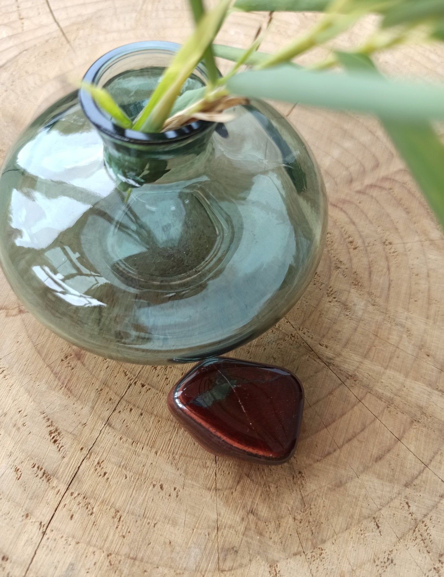 Kattenoog trommelstenen – curated crystal by Marga Jacobs | rust, symboliek en intuïtieve zelfzorg