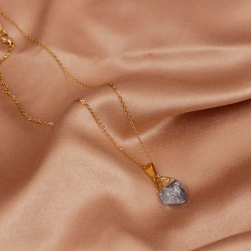 Kettingen edelsteen RUW ~ Uchu Reminders – curated crystal by Marga Jacobs | rust, symboliek en intuïtieve zelfzorg