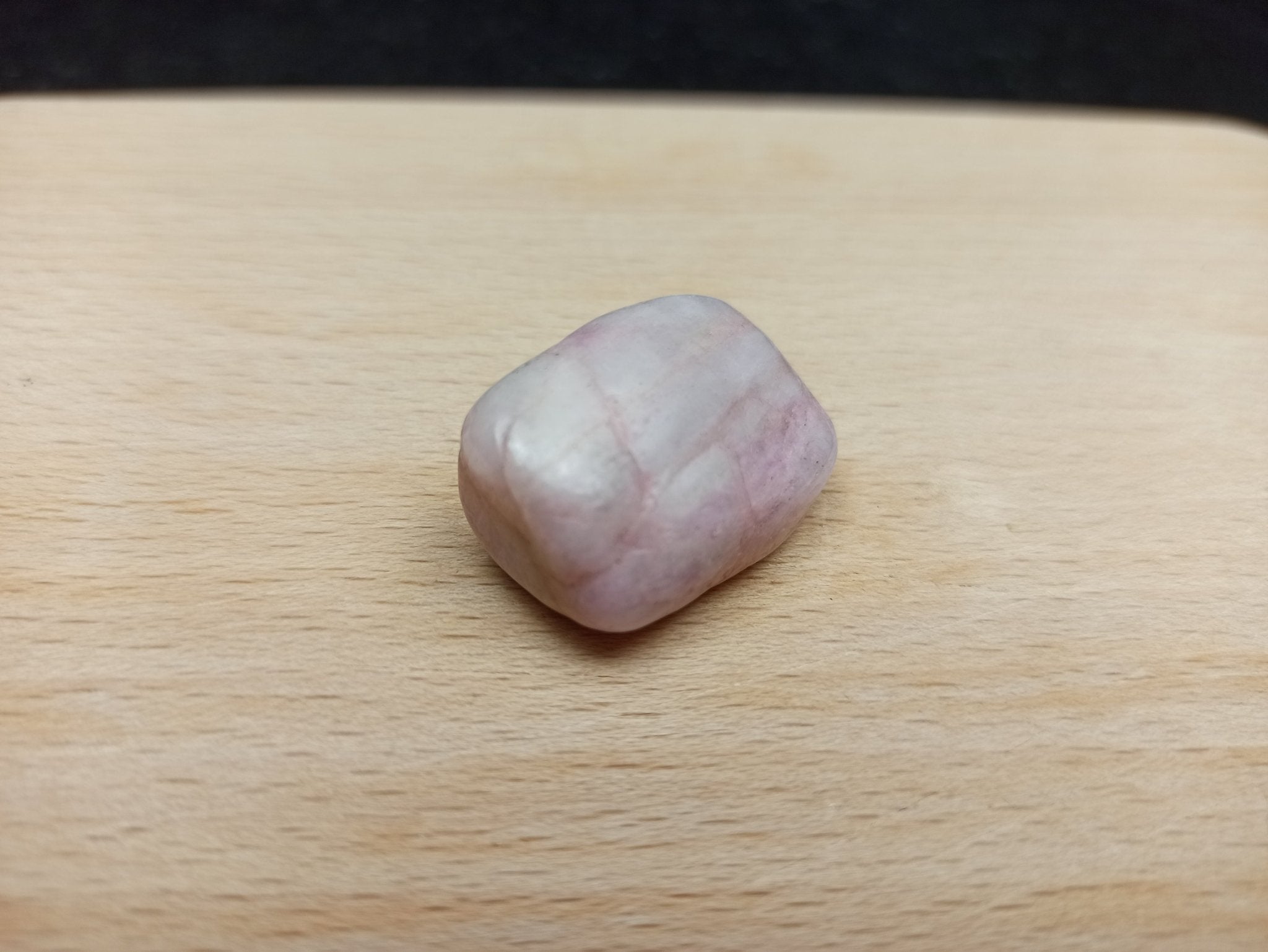 Kunziet trommelstenen – curated crystal by Marga Jacobs | rust, symboliek en intuïtieve zelfzorg