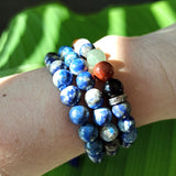Lapis Lazuli edelsteen armband met chakrastenen | 8 mm – curated crystal by Marga Jacobs | rust, symboliek en intuïtieve zelfzorg