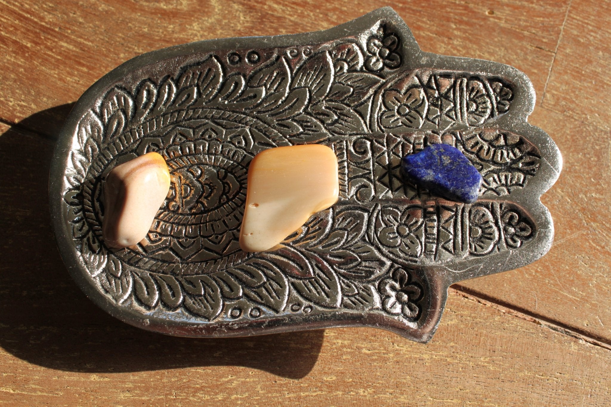Lapis Lazuli trommelstenen – curated crystal by Marga Jacobs | rust, symboliek en intuïtieve zelfzorg