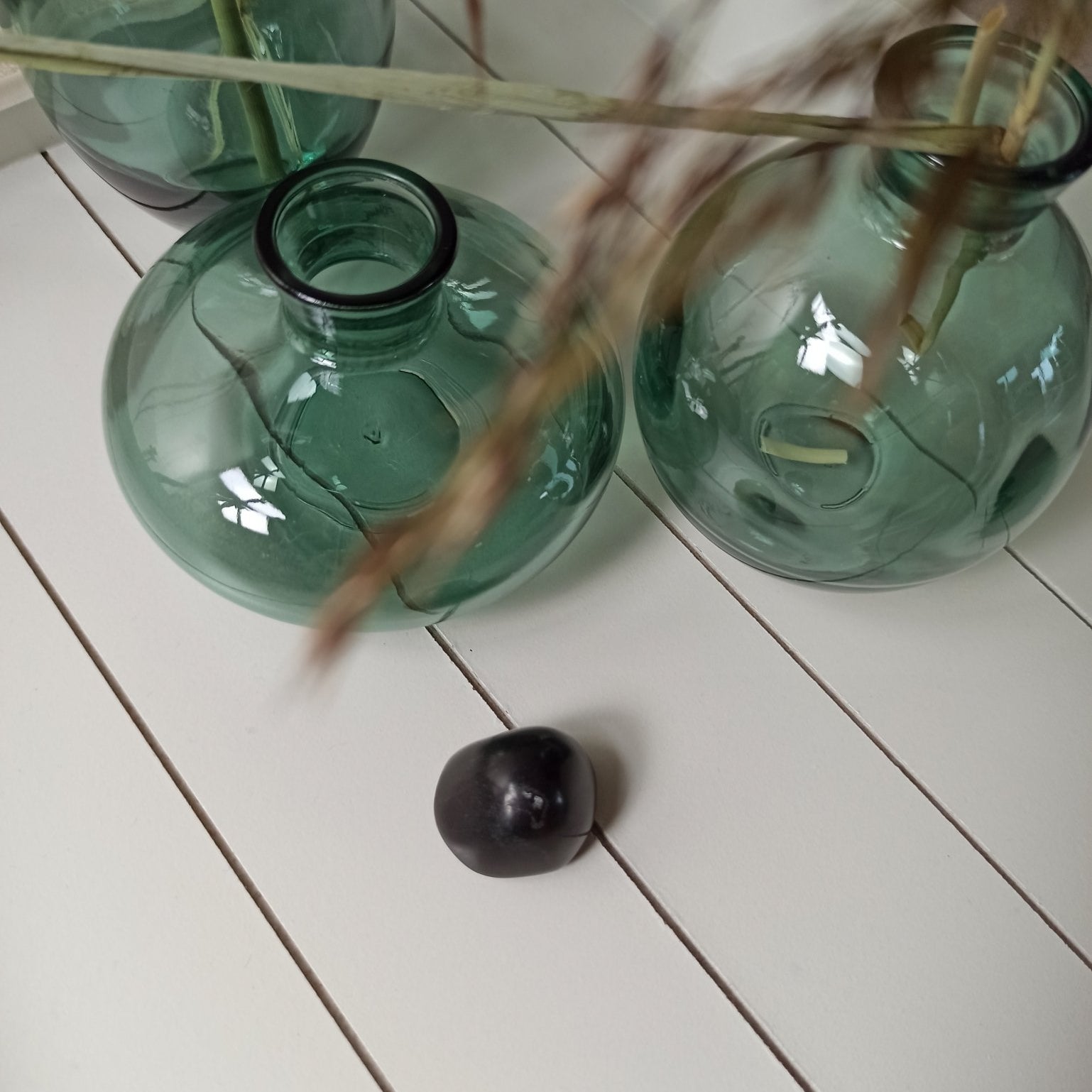 Lemurische Jade trommelstenen – curated crystal by Marga Jacobs | rust, symboliek en intuïtieve zelfzorg
