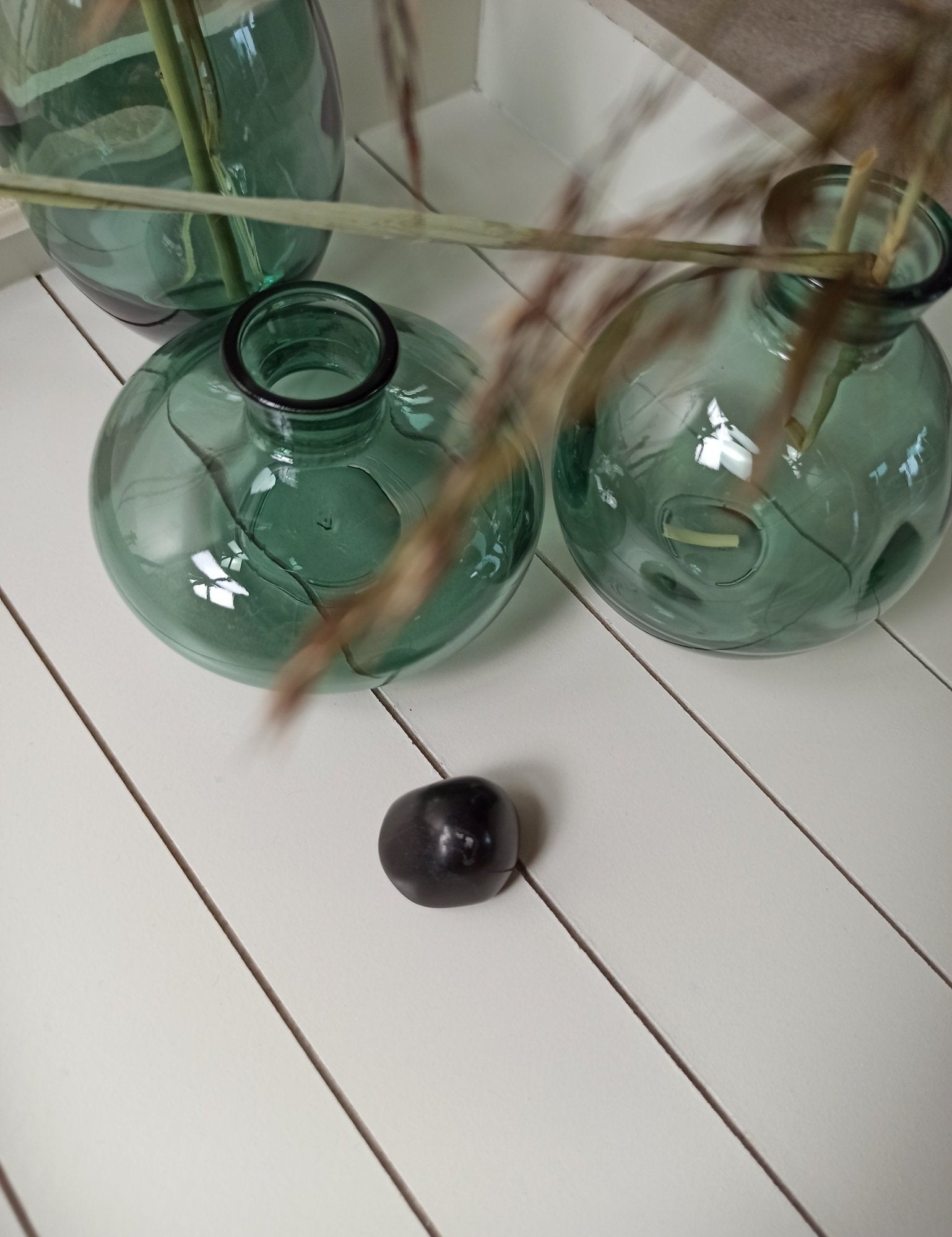 Lemurische Jade trommelstenen – curated crystal by Marga Jacobs | rust, symboliek en intuïtieve zelfzorg